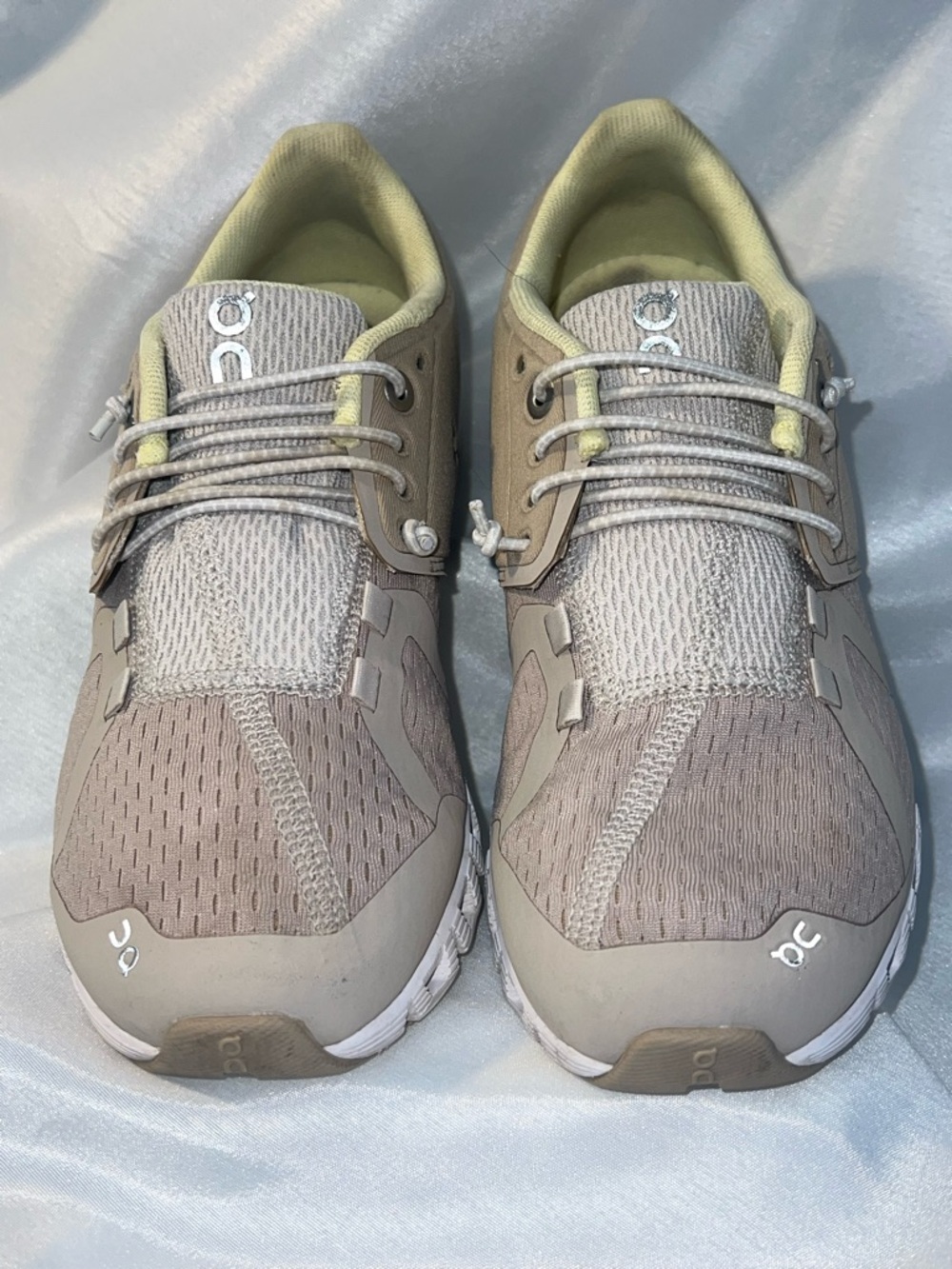 On Running sneakers in taupe with cream lining - Picture 3 of 5